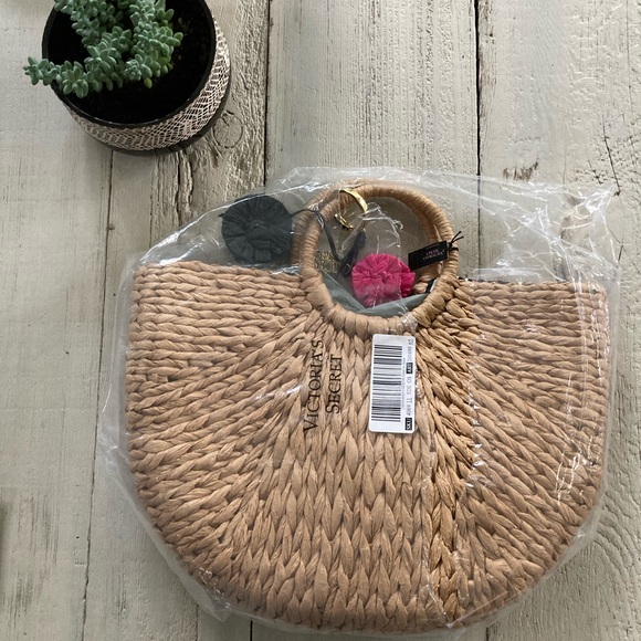 NWT! Victoria secret Half moon straw beach tote - Picture 1 of 10